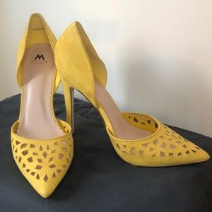 High heeled mustard shoe with cutouts
